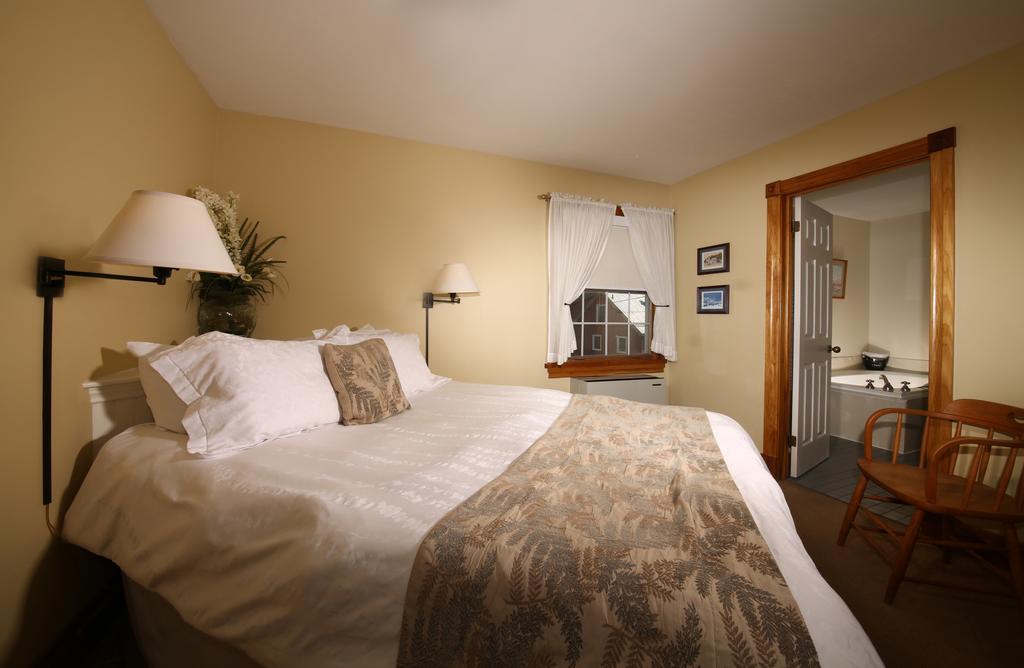 Kettle Creek Inn Port Stanley Exteriör bild